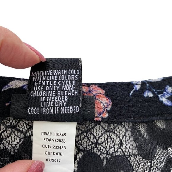 Torrid empire waisted top,  elasticized waist, v-neck, high-low hemline - Picture 14 of 14